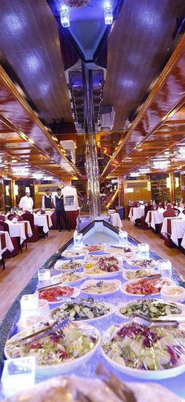 Dubai Marina 2-Hour Romantic Cruise Dinner